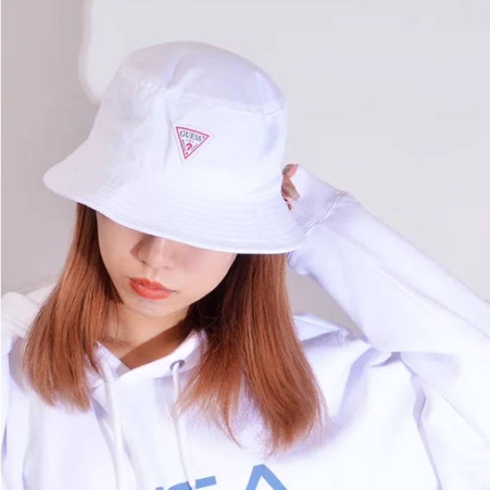 GUESS USA Vintage Twill 100% Cotton White Minimalist Triangle Logo Bucket Hat